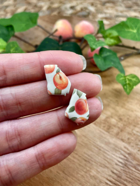 SMALL PEACH GEORGIA STUDS