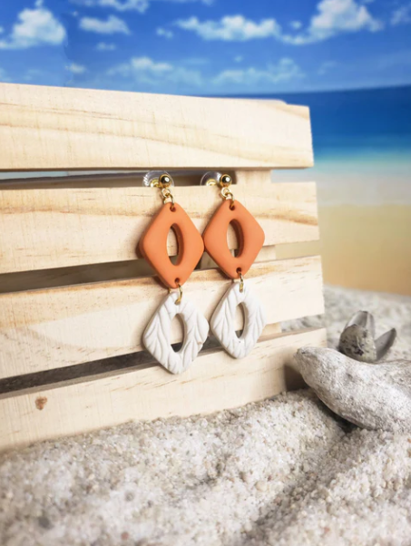 DANGLE ORANGE AND BEIGE DIAMOND SHAPE