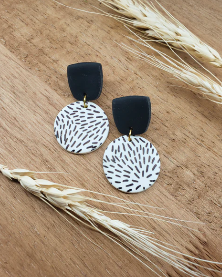 DANGLE BLACK OVER BLACK AND WHITE CIRCLE