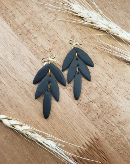 THREE TIER BLACK DANGLE + PENDANT