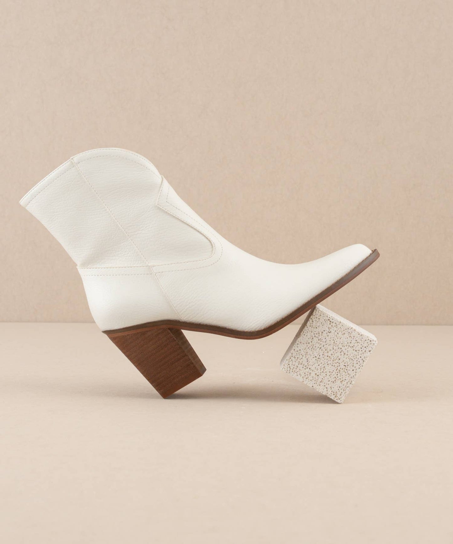 Courtney Boot