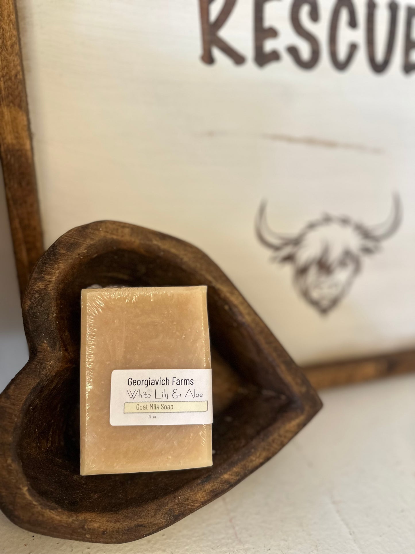 White Lily & Aloe Goat Milk Soap