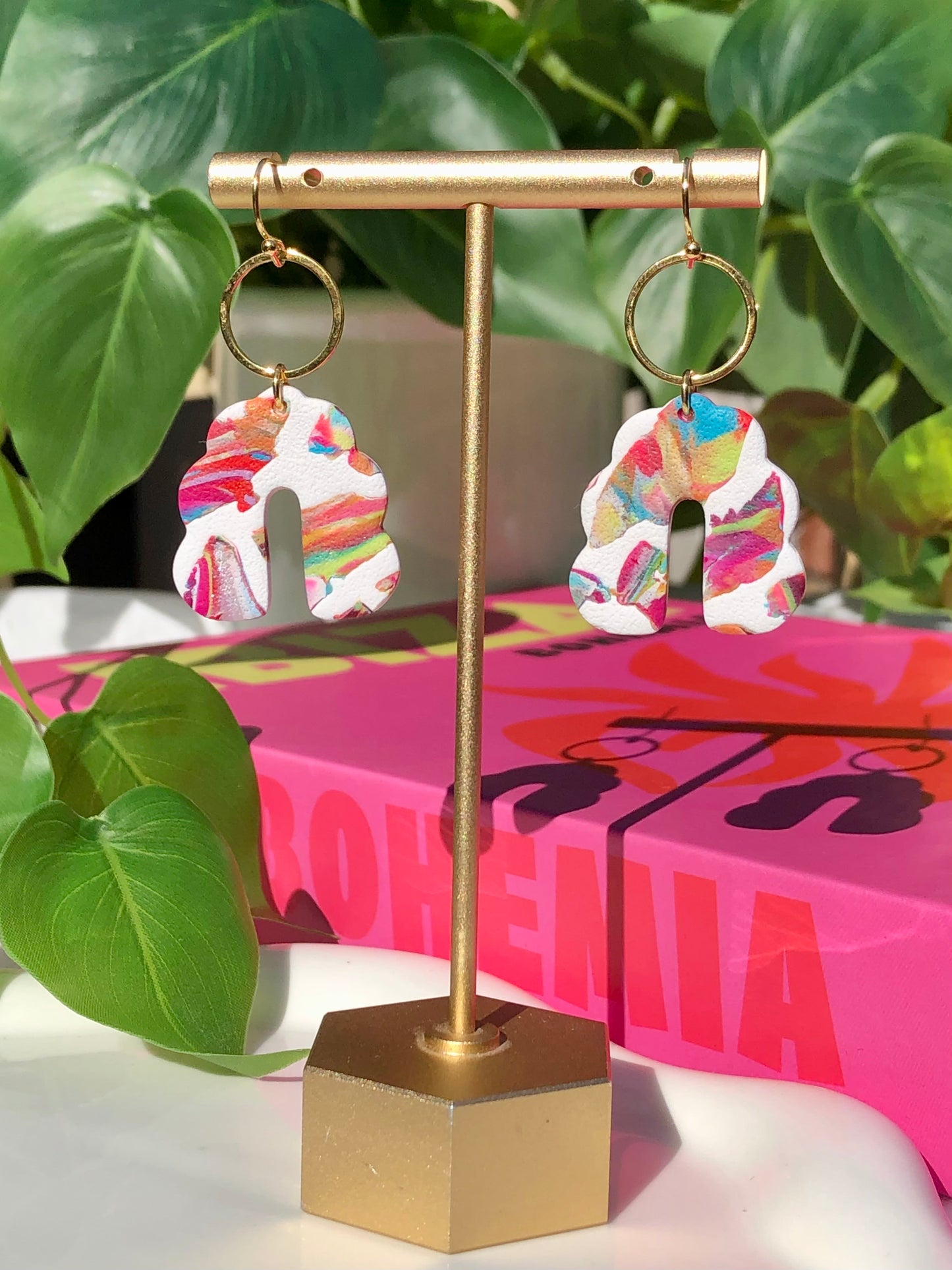 Bright Overlay Curvy Arch Drops