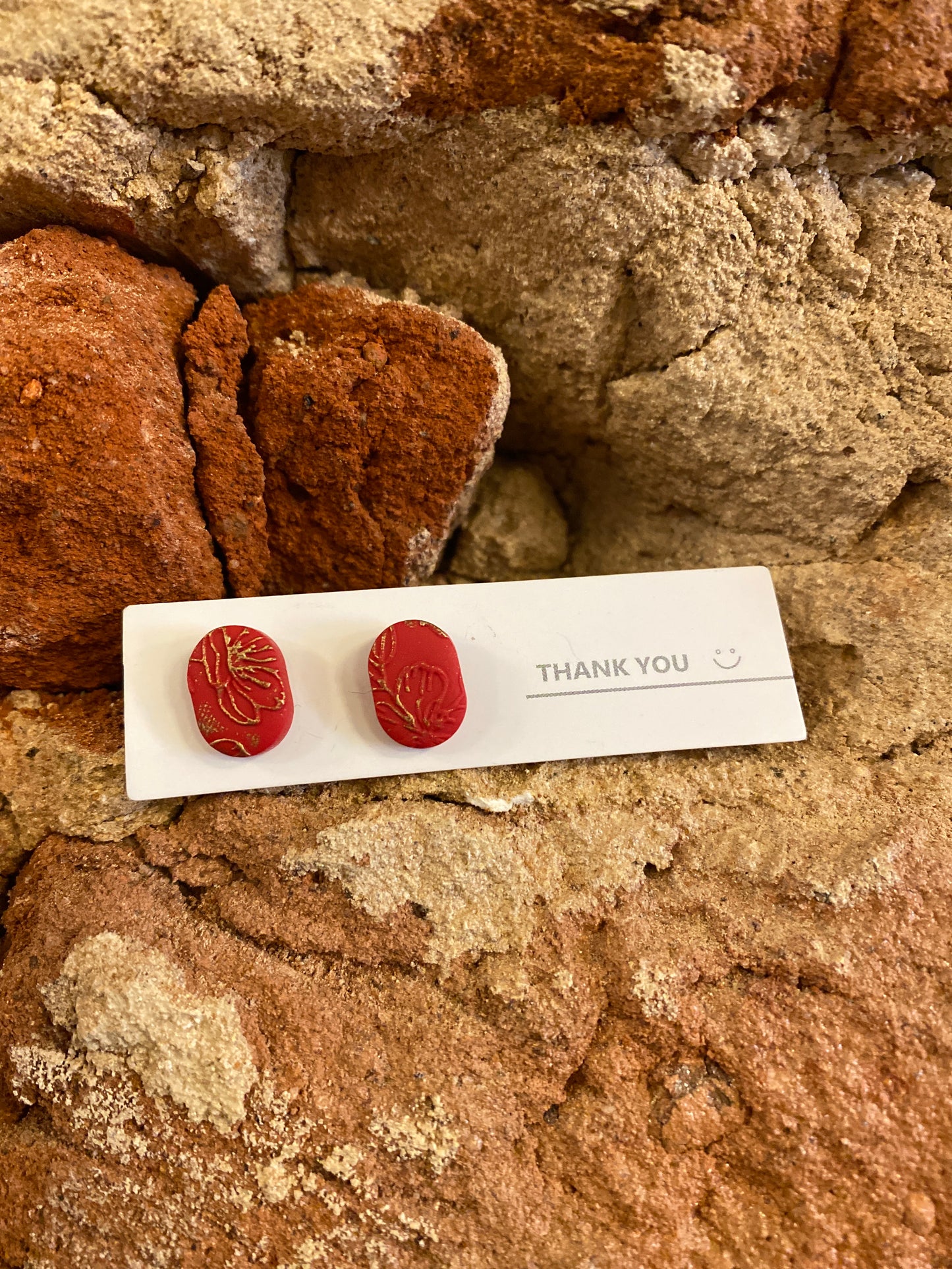 STUD RED OVAL W GOLD