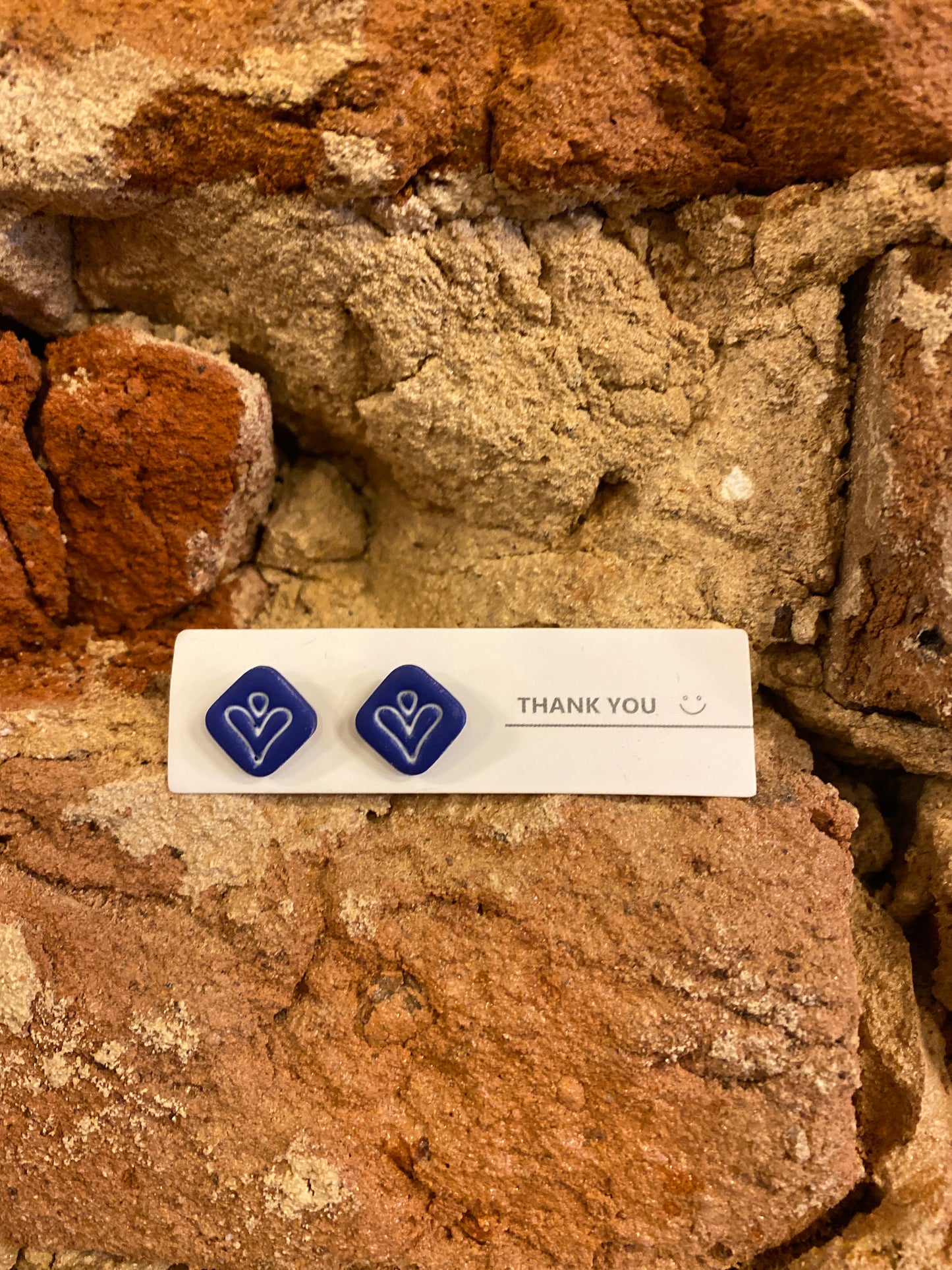 STUD BLUE SQUARE W WHITE