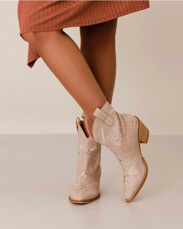 Jenna Boot in Sandstone