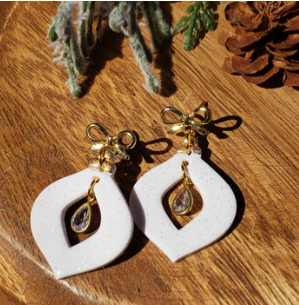 WHITE CHRSITMAS ORNAMENT W/ GOLD PENDANT DANGLE