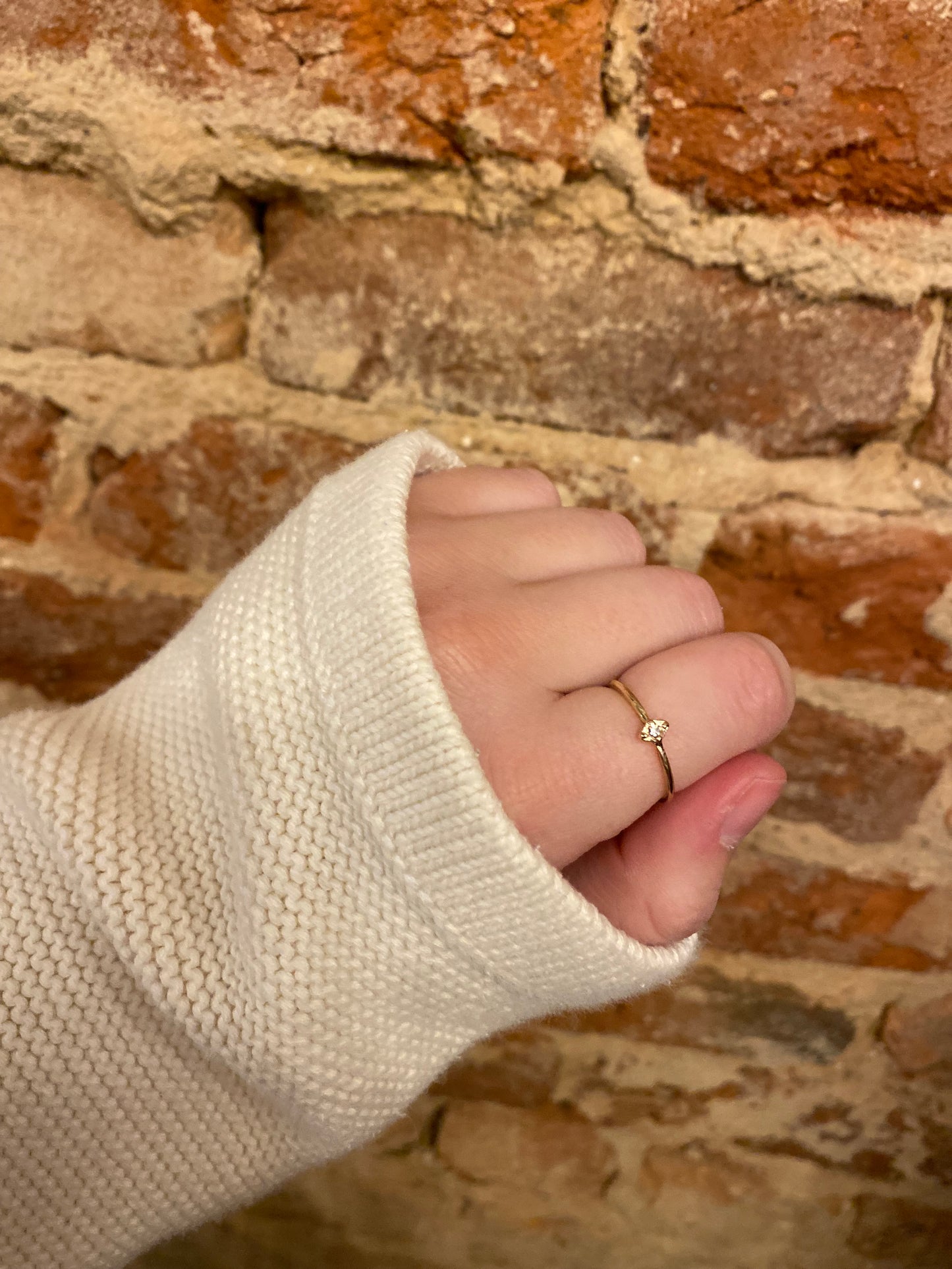 Single Stone Gold Ring