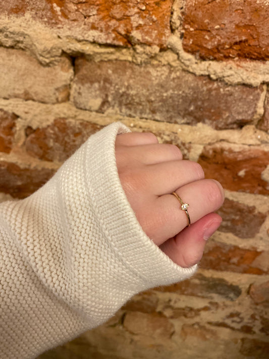 Single Stone Gold Ring
