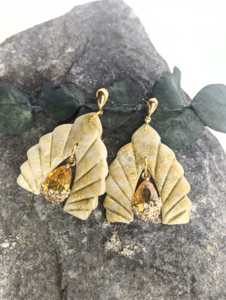 DANGLE YELLOW STONE ARCH