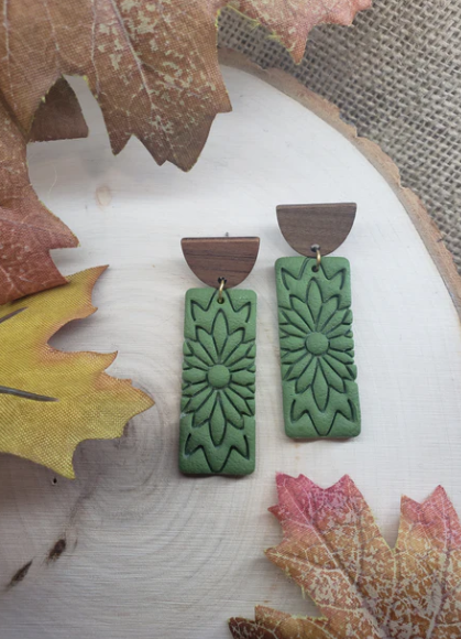 SOLID RECTANGULAR DANGLE ON GREEN