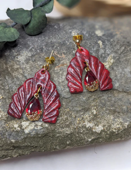 DANGLE RED MARBLE ARCH