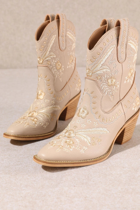 Jenna Boot in Sandstone