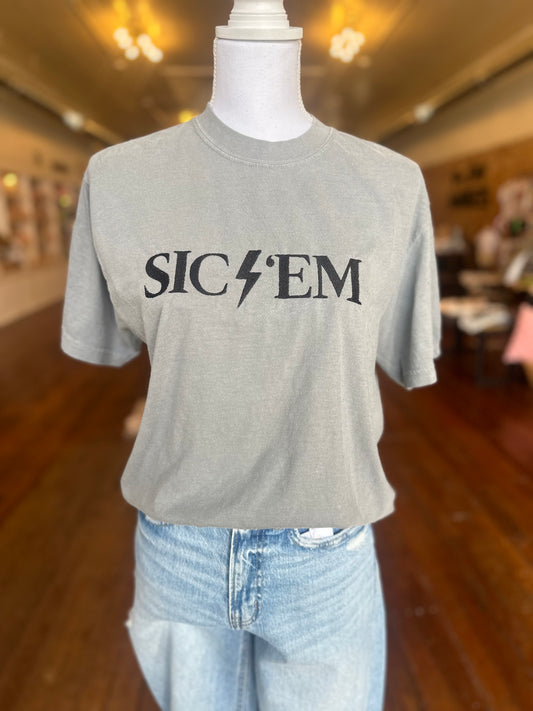 Sic ‘Em Tshirt
