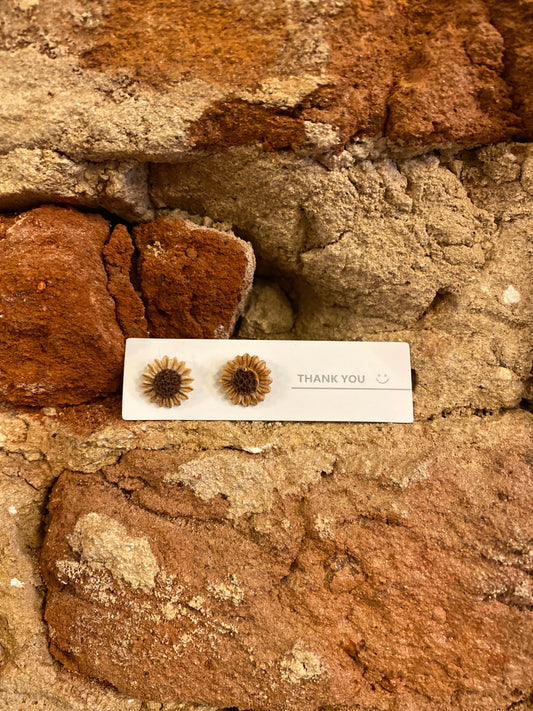 STUD SMALL RUSTIC SUNFLOWER