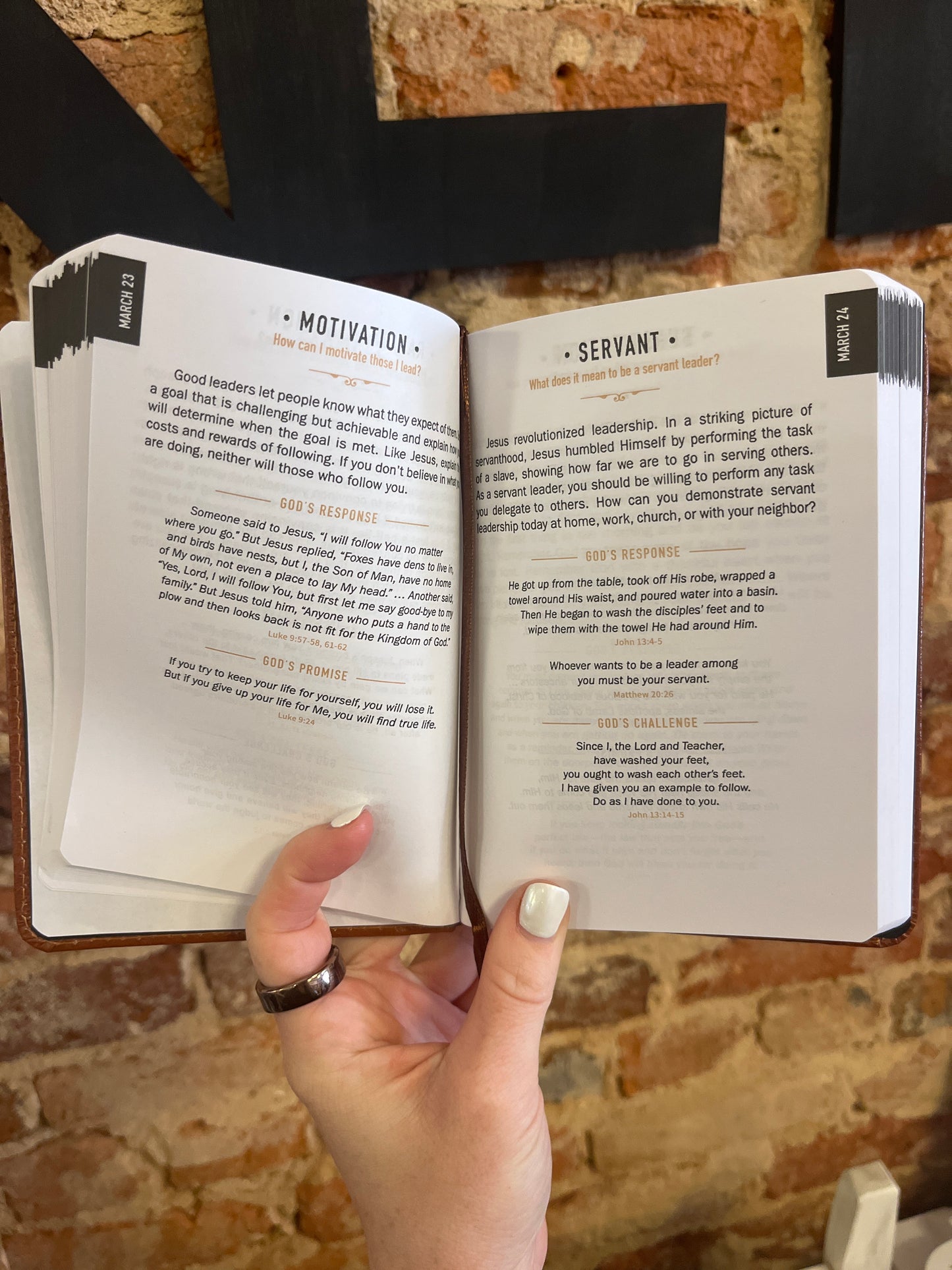 365 Day Devotional for Men - One Minute with God