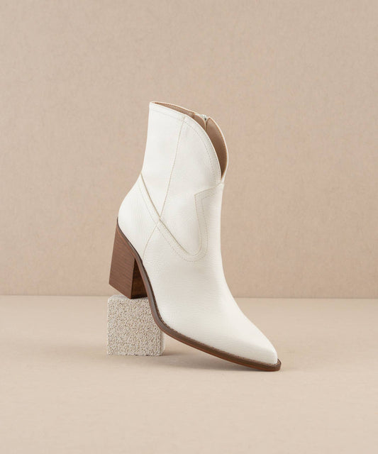Courtney Boot