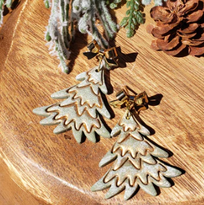 ELEGANT CHRISTMAS WIDE TREE